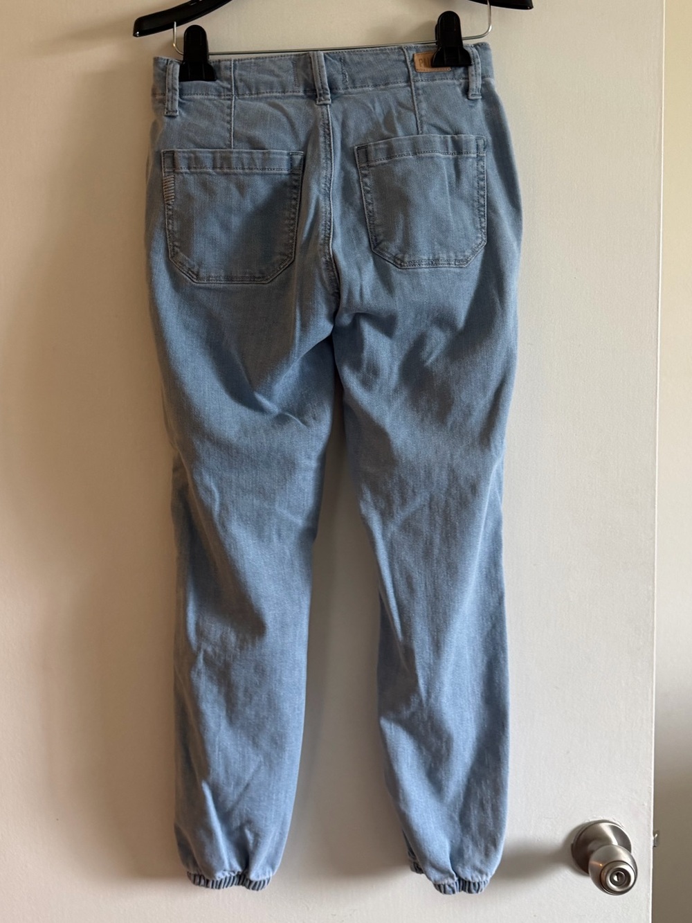 PAIGE Lightwash Pleated Mayslie Double Button Denim Jogger size 24 EUC - Picture 4 of 9